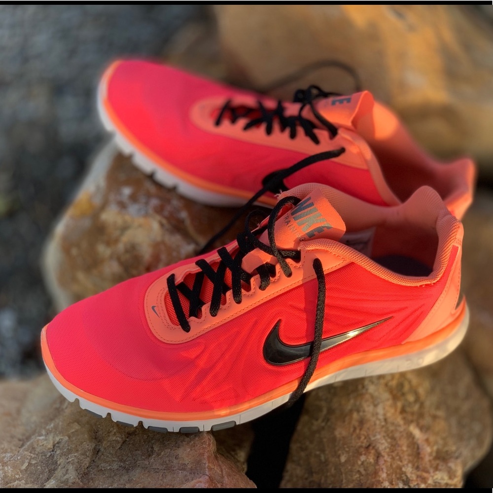 Nike training shoes size 8.5-barely worn - Picture 3 of 7